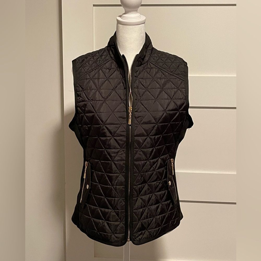 Daisy Quilted Black Puffer Vest Size Medium